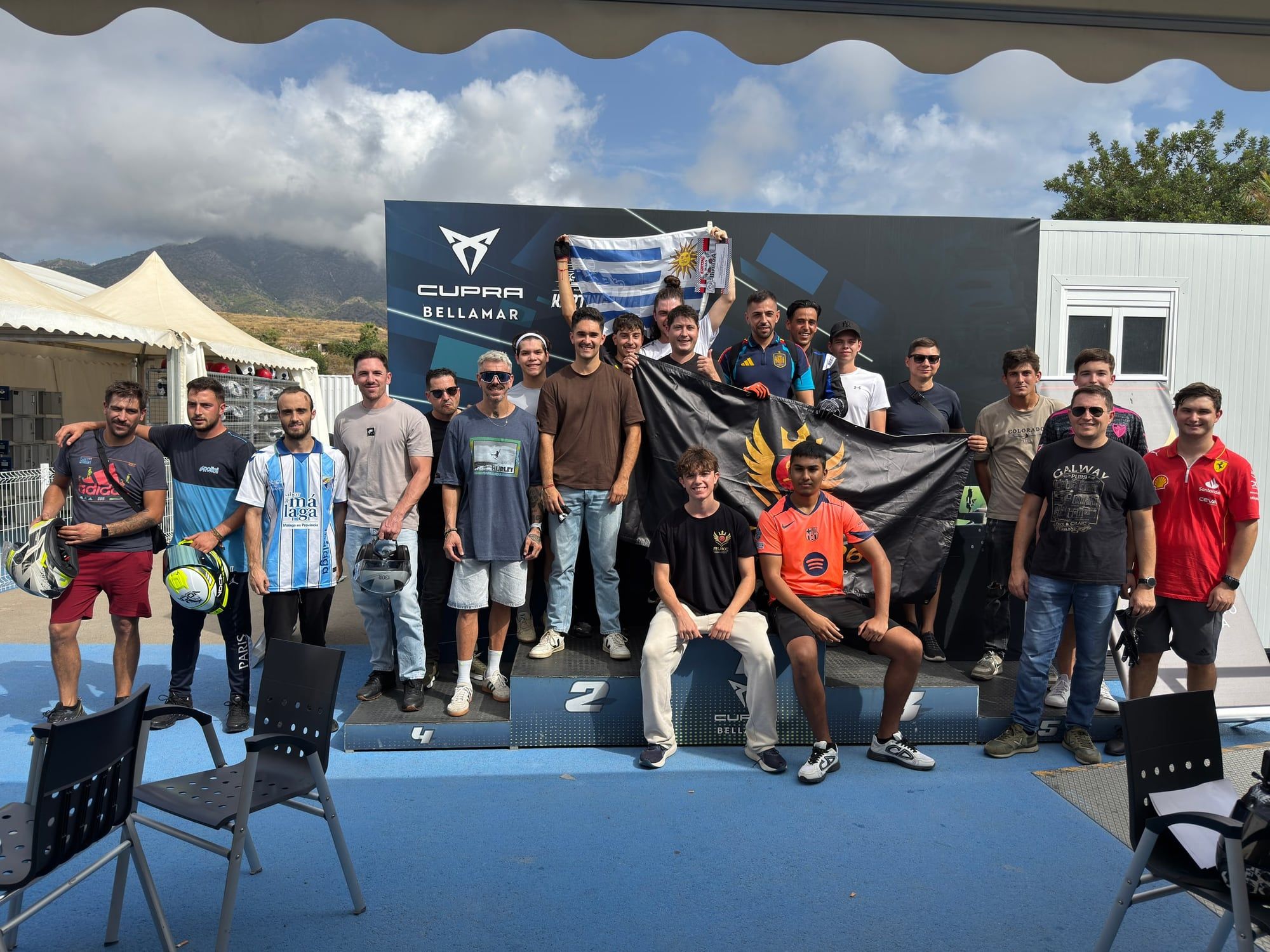 Foto de grupo de los pilotos de la R1 de la Temporada 2
