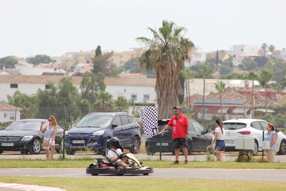 Kart de alquiler rodando solo, sin competición
